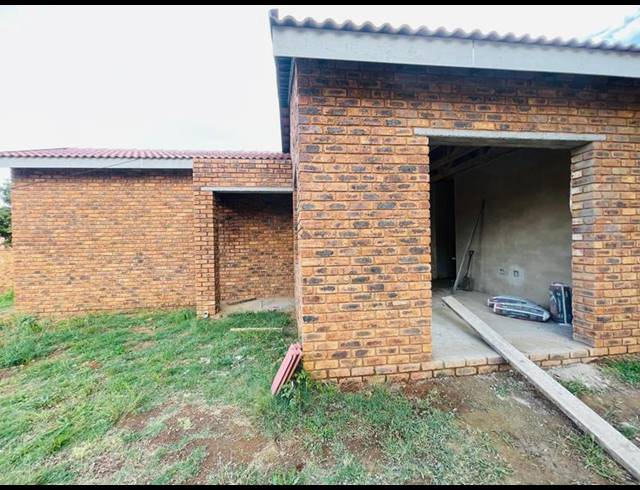 3 BEDROOM HOUSE FOR SALE IN DERSLEY